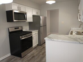 905 Surrey Dr in Schaumburg, IL - Building Photo - Building Photo