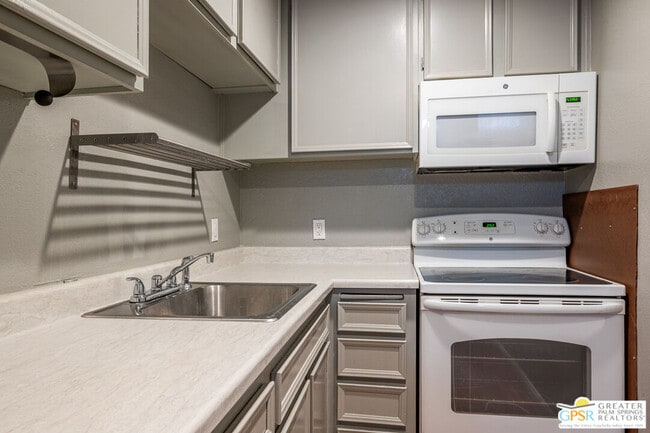property at 550 N Villa Ct