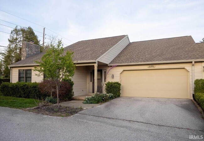 2202 E Cape Cod Dr in Bloomington, IN - Building Photo - Building Photo