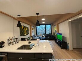 11 E Lenox St in Boston, MA - Building Photo