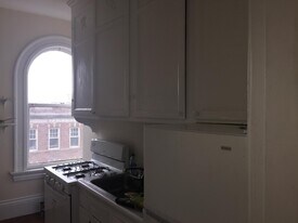 2 Ware St, Unit 403 in Cambridge, MA - Building Photo