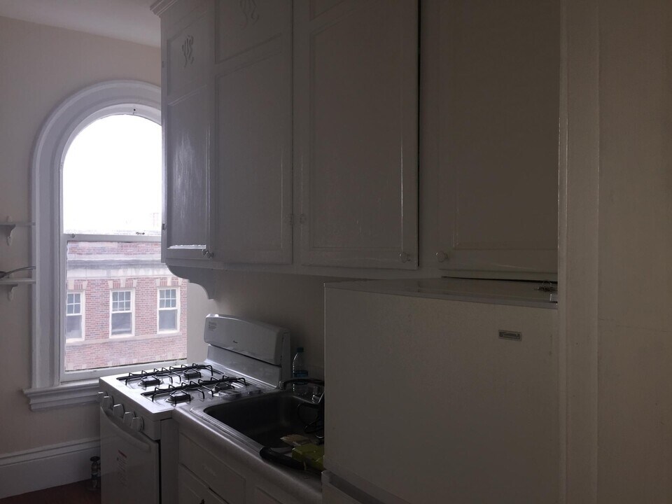 2 Ware St, Unit 509 in Cambridge, MA - Building Photo