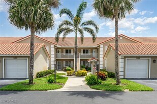 5857 Cobblestone Ln, Unit 105 in Naples, FL - Building Photo