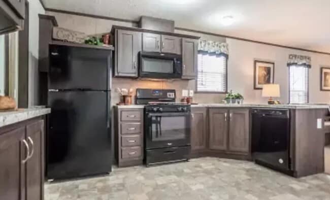 17144 Canterbury Cir in Holly, MI - Foto de edificio - Building Photo