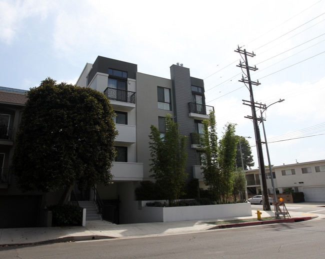 11321 Missouri Ave in Los Angeles, CA - Foto de edificio - Building Photo