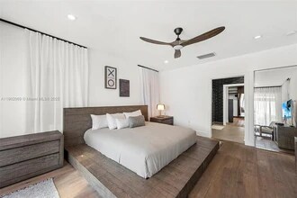 970 S Shore Dr in Miami Beach, FL - Foto de edificio - Building Photo