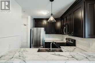 2 Colonial Dr in Guelph, ON - Building Photo - Building Photo