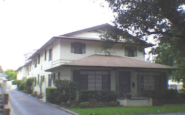 164 N Oak Knoll Ave in Pasadena, CA - Building Photo