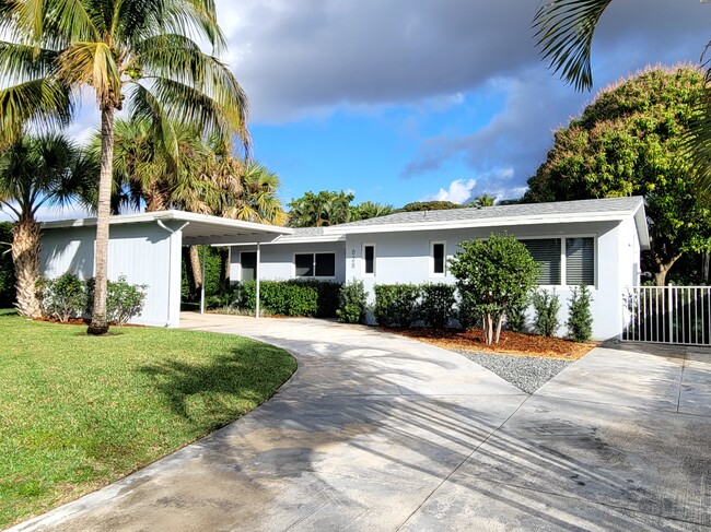 828 Cinnamon Rd in North Palm Beach, FL - Building Photo - Building Photo