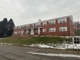 915 Country Club Dr in Bloomsburg, PA - Building Photo