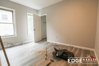 66 Quint Ave, Unit 2 in Boston, MA - Foto de edificio - Building Photo