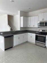 32077 Powderpuff Mimosa Dr in San Antonio, FL - Building Photo - Building Photo
