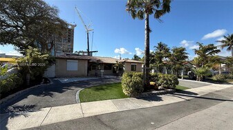 1814 Thomas St in Hollywood, FL - Building Photo