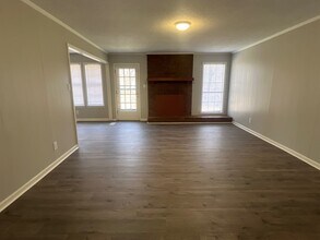 102 Commanche Trl in Jackson, TN - Building Photo - Building Photo