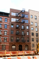 531 W 49th St in New York, NY - Building Photo