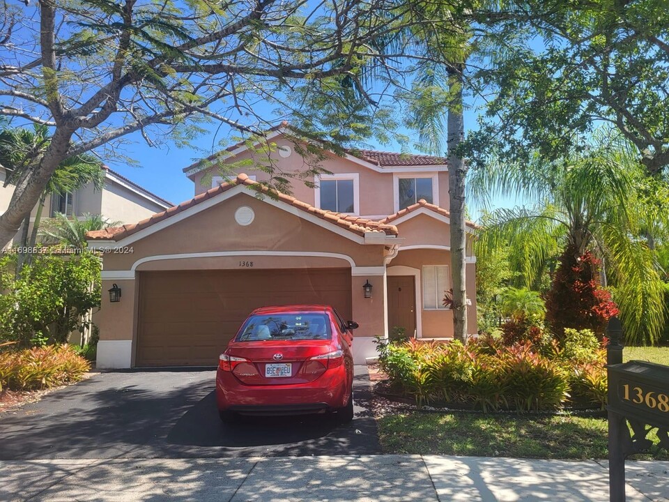 1368 Majesty Terrace in Weston, FL - Building Photo