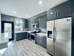 2045 NW 63rd St in Seattle, WA - Building Photo - Building Photo