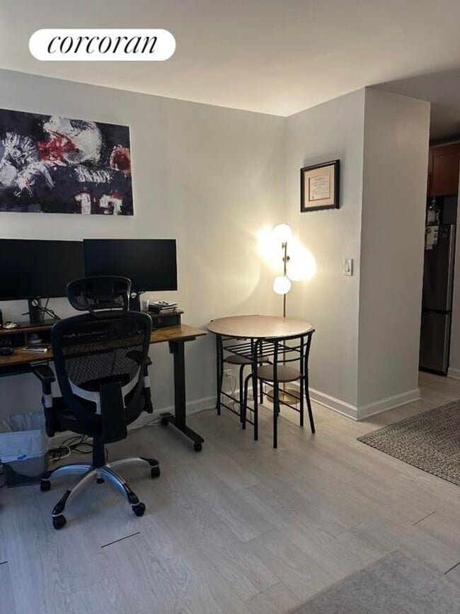 303 Greenwich St in New York, NY - Building Photo - Building Photo