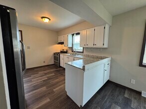 6457 N 106th St in Milwaukee, WI - Foto de edificio - Building Photo