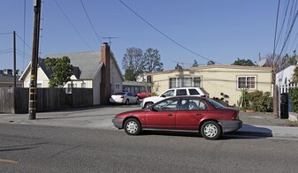 2079-2083 Thurin St in Costa Mesa, CA - Building Photo