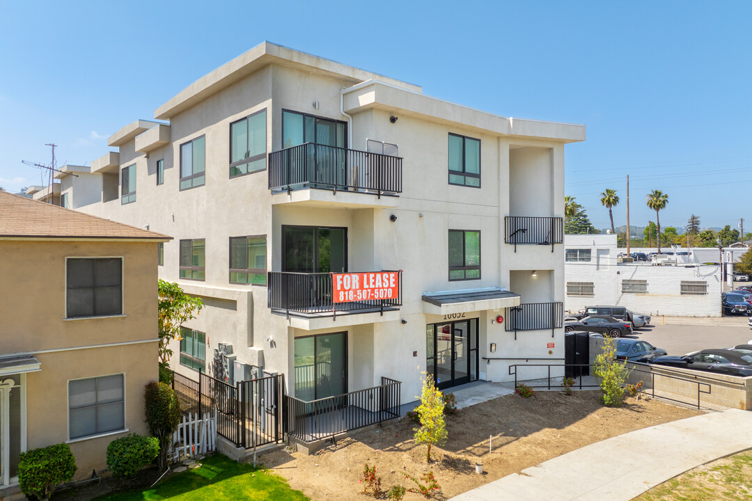 The Ardemis in West Toluca Lake, CA - Building Photo