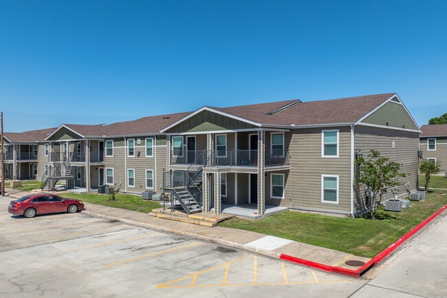 Midtown Apartments in Victoria, TX - Foto de edificio - Building Photo