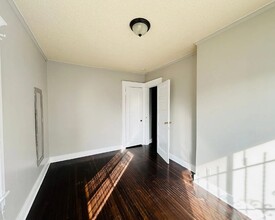 602 W 56th St in Los Angeles, CA - Building Photo - Building Photo