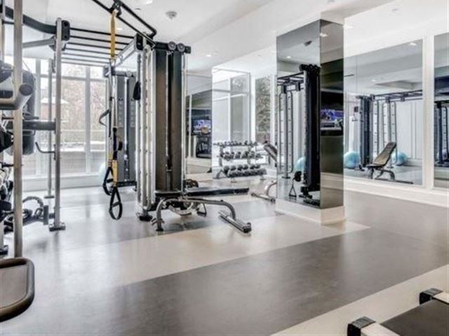 6 Parkwood Av in Toronto, ON - Building Photo