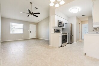7072 Bougainvillea St in Englewood, FL - Building Photo - Building Photo