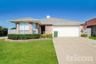 7032 Rovato Dr in Arlington, TX - Building Photo