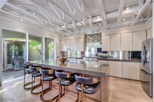 952 Coatbridge St in Las Vegas, NV - Building Photo