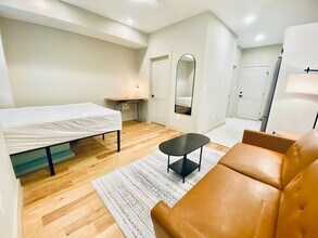 527 Longfellow St NW, Unit 1 in Washington, DC - Building Photo - Building Photo