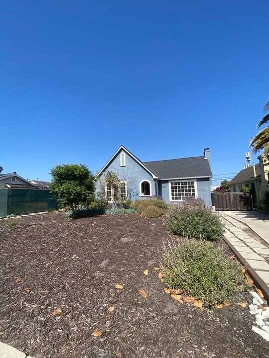 5428 S Victoria Ave in Los Angeles, CA - Building Photo