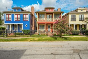 1301 W 25th St in Houston, TX - Building Photo