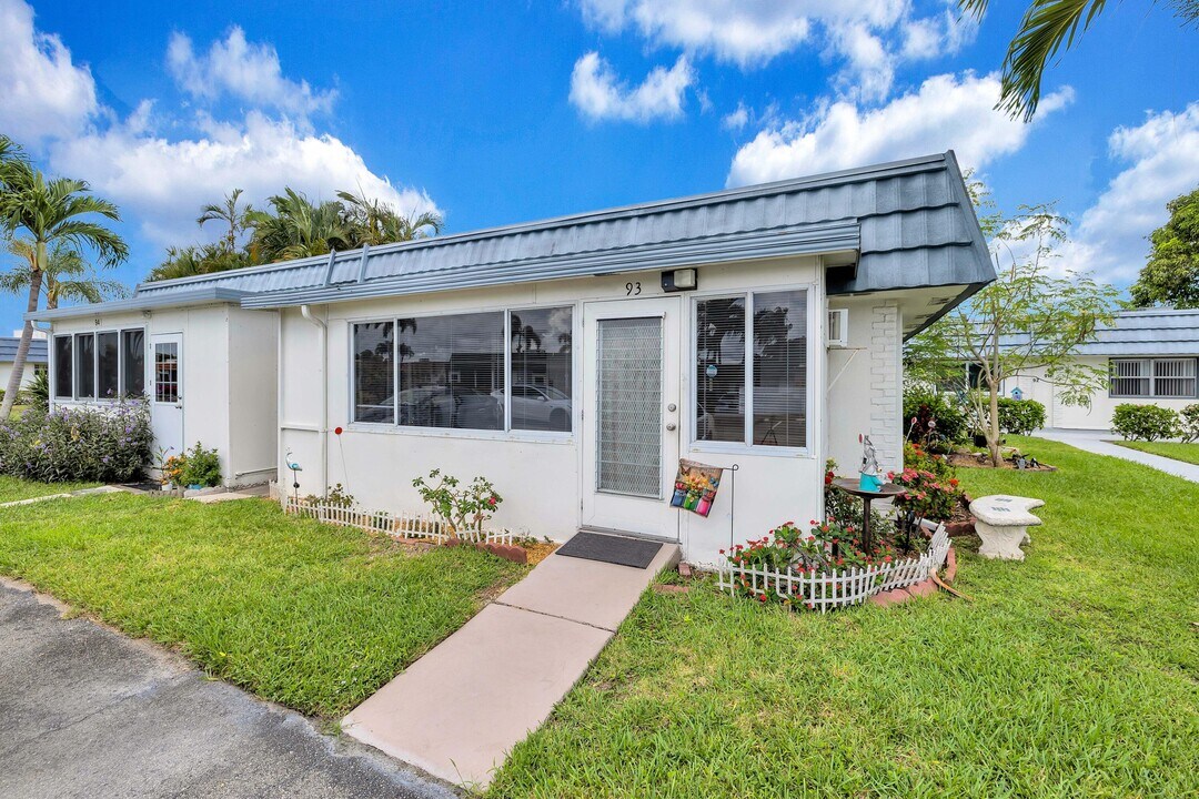 93 Waterford D in Delray Beach, FL - Building Photo