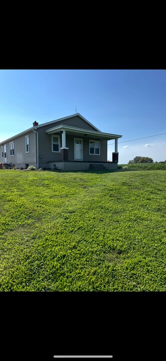 7401 Carson School Rd in Mount Vernon, IN - Building Photo