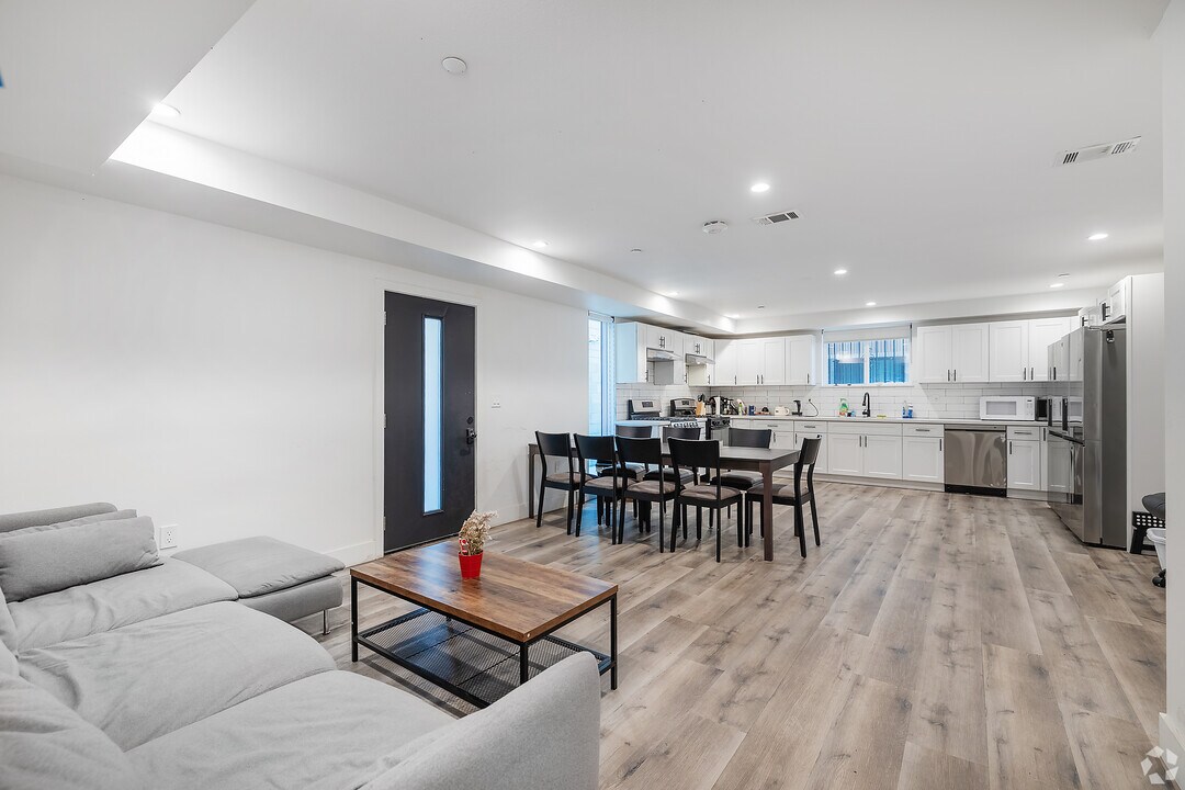 1204 W 37th Dr in Los Angeles, CA - Building Photo