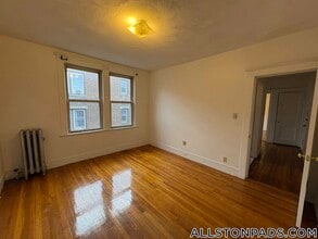 11 Scottfield Rd in Boston, MA - Foto de edificio - Building Photo