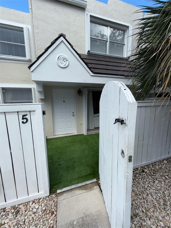 4530 SW 68th Court Cir, Unit # 35-6 in Miami, FL - Building Photo - Building Photo