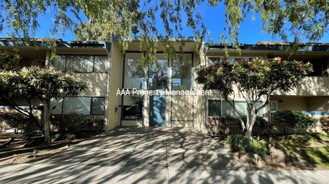 1731 Ellis St in Concord, CA - Foto de edificio - Building Photo