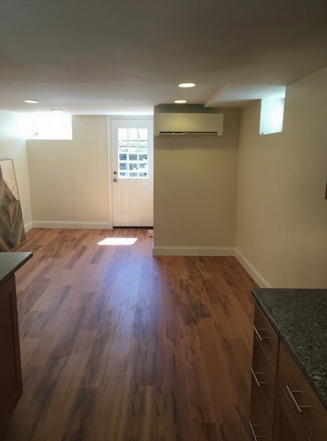 16 Andrew St, Unit Garden Apartment in Cambridge, MA - Foto de edificio - Building Photo