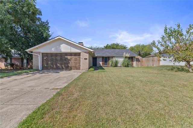 2306 Lavon Creek Ln in Arlington, TX - Building Photo