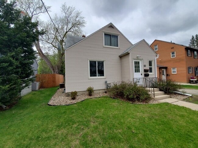 property at 1221 8th Ave NW