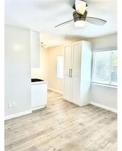 613 S Prairie Avenue in Inglewood, CA - Building Photo - Building Photo