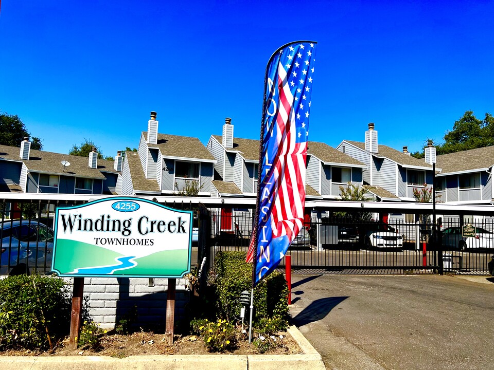 Winding Creek Townhomes in Sacramento, CA - Building Photo