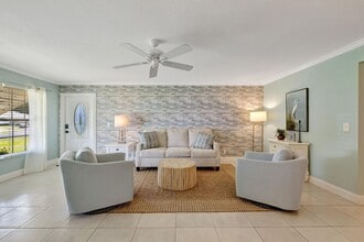 215 Manatee Ln in Fort Pierce, FL - Building Photo - Building Photo