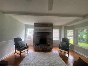 1172 Landsdowne Dr in Charleston, SC - Building Photo - Building Photo