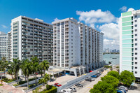 Bayview Terrace in Miami Beach, FL - Building Photo - Building Photo