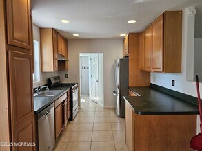 1825 Greenwood Rd in Toms River, NJ - Building Photo - Building Photo
