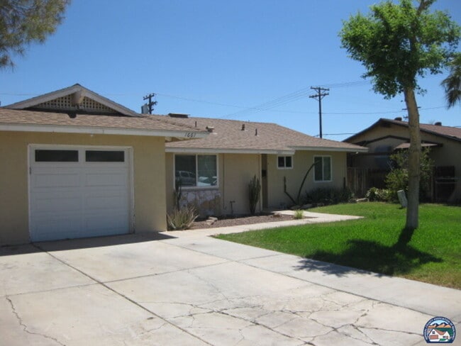 1661 Yucca Dr
